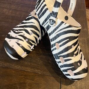 CROCS Adults Unisex Men’s 10 or Women’s 12 Black and White Zebra Sandals